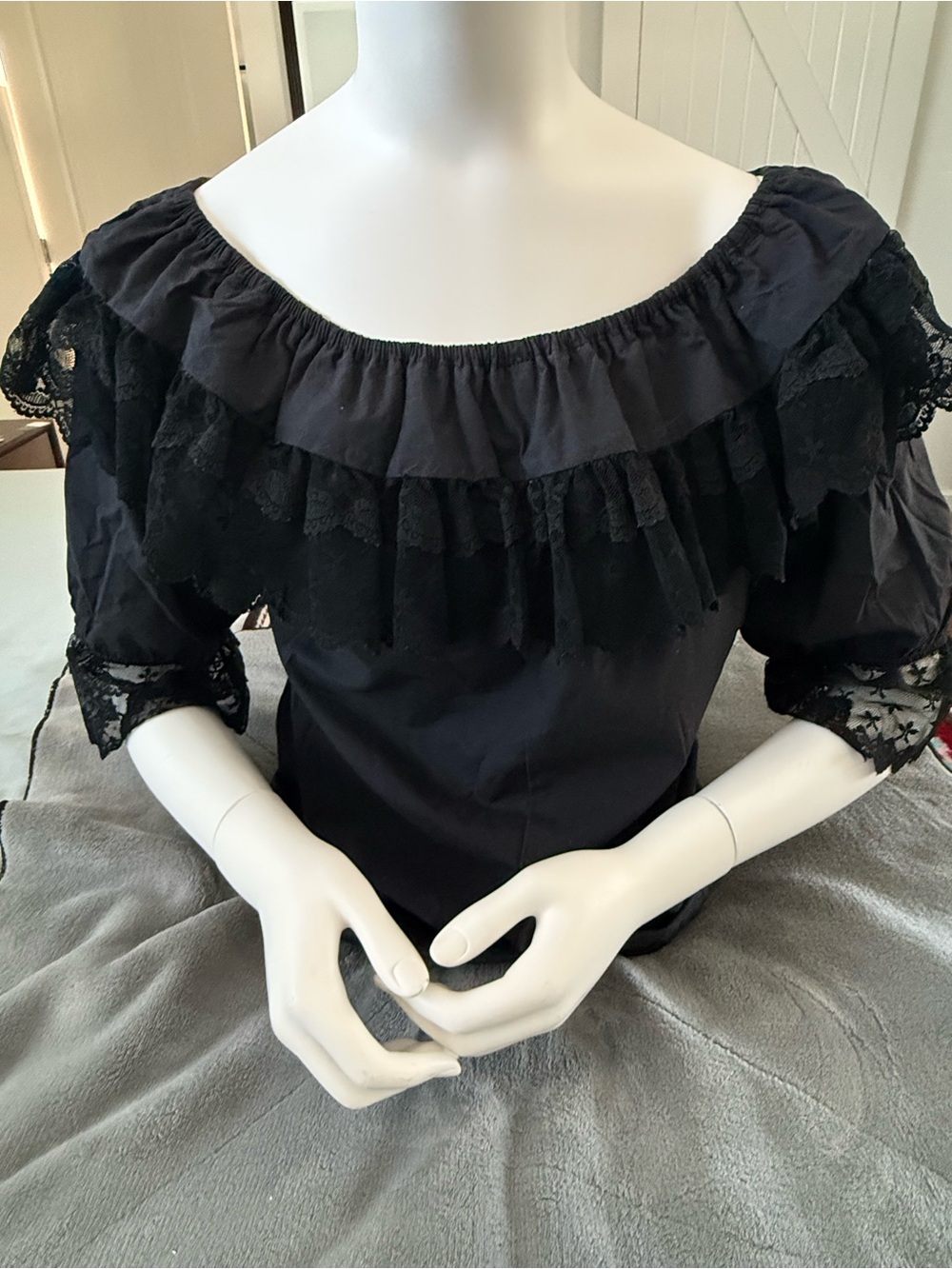 Vintage 1970s Black Mexican Peasant off shoulder campesina blouse